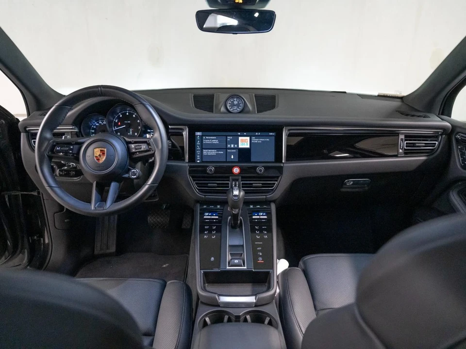 2026 Porsche Macan Electric - Image 25 of 29