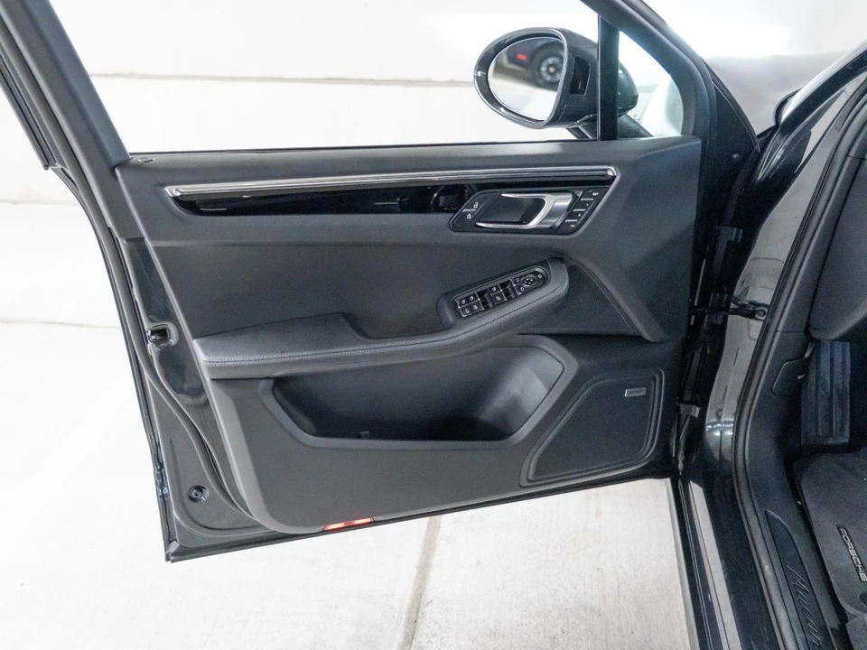 2026 Porsche Macan Electric - Image 15 of 29