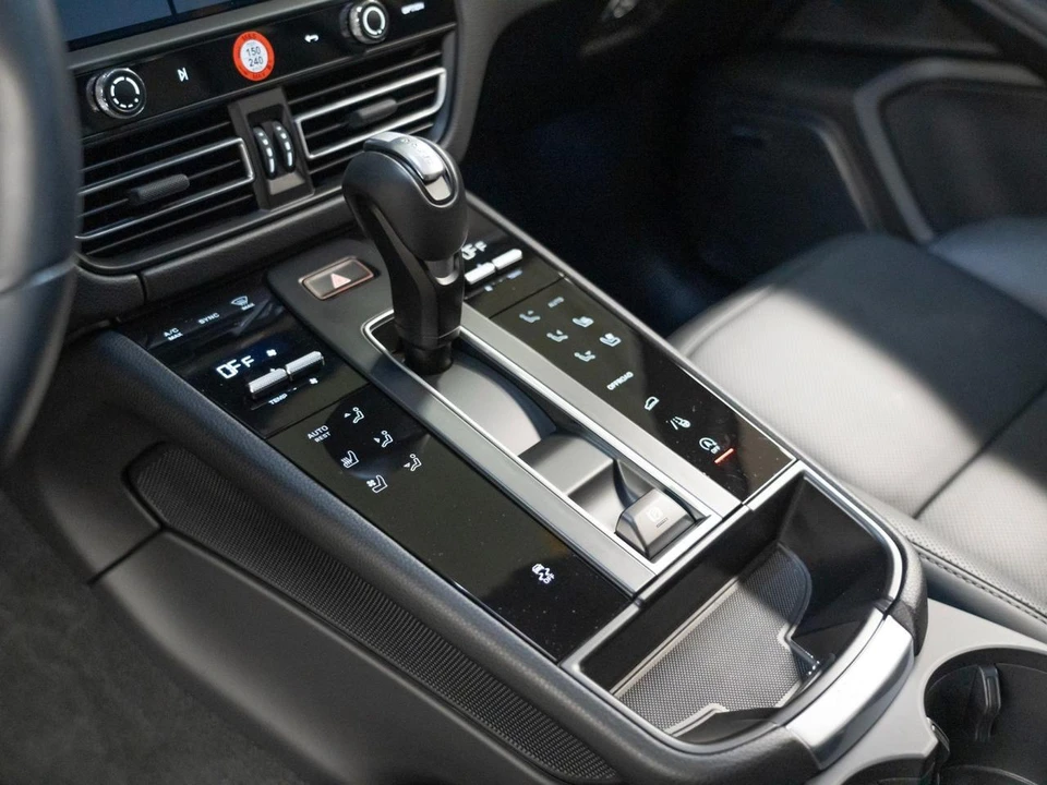 2026 Porsche Macan Electric - Image 21 of 29