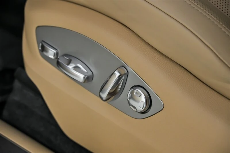 2026 Porsche Macan Electric - Image 26 of 31