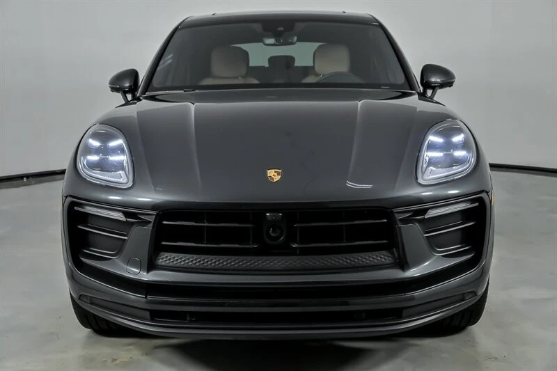 2026 Porsche Macan Electric - Image 4 of 31