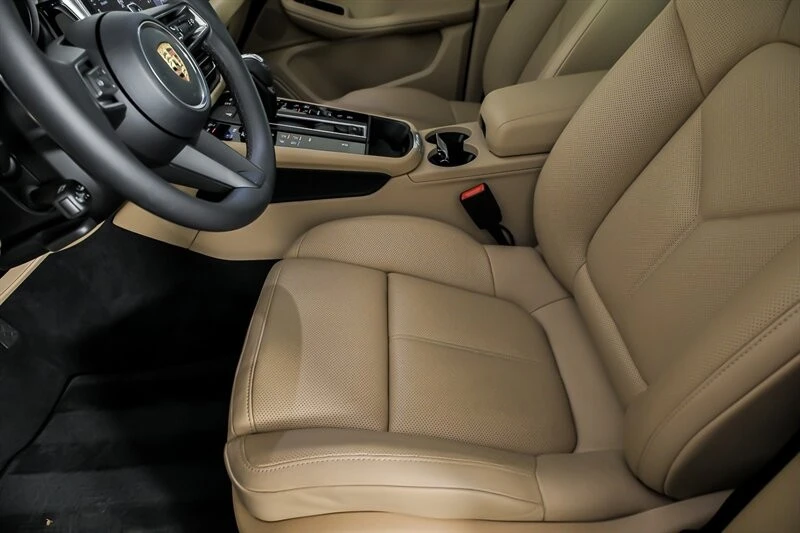 2026 Porsche Macan Electric - Image 21 of 31
