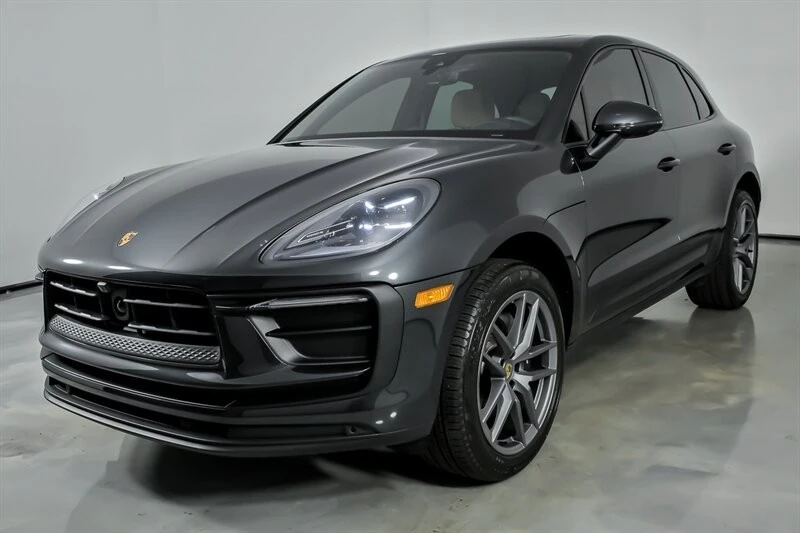 2026 Porsche Macan Electric - Image 5 of 31