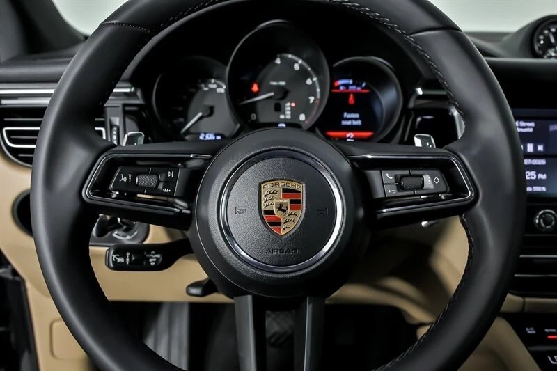 2026 Porsche Macan Electric - Image 28 of 31