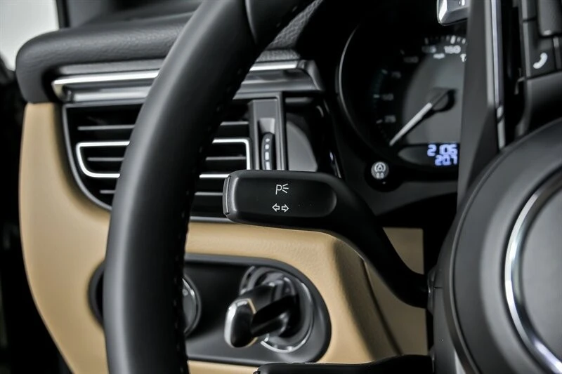 2026 Porsche Macan Electric - Image 29 of 31