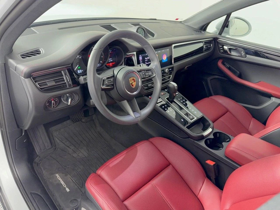 2026 Porsche Macan Electric - Image 4 of 4
