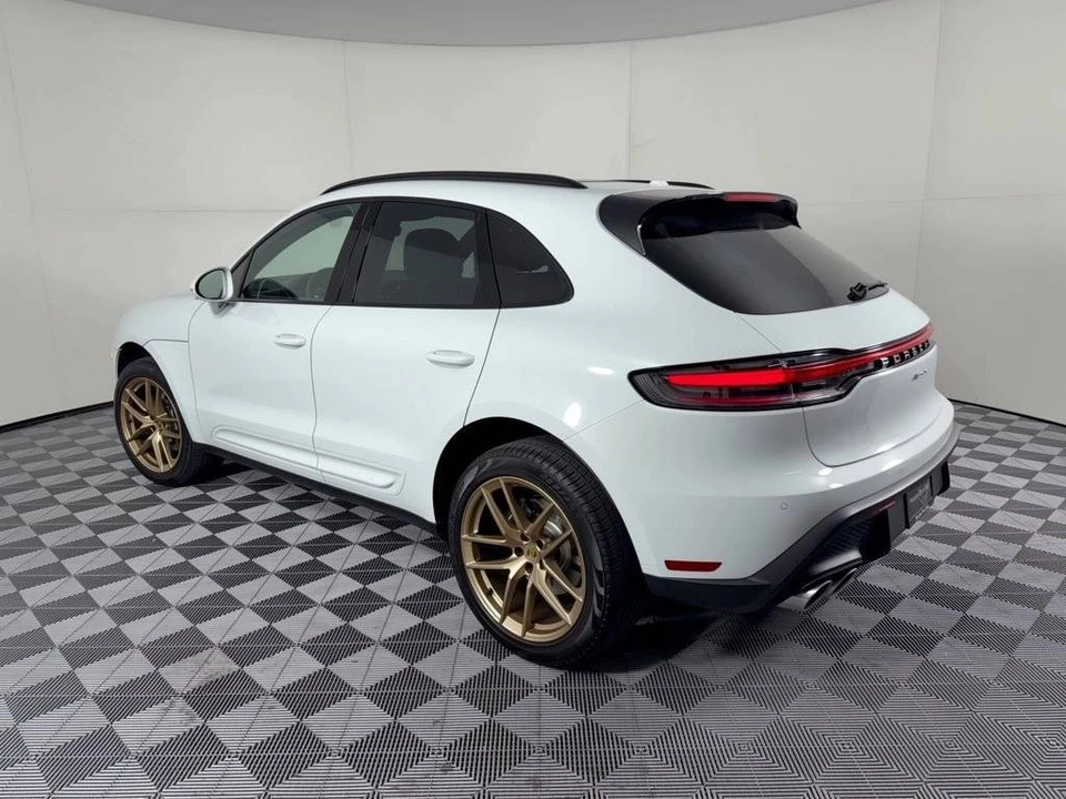2026 Porsche Macan Electric - Image 3 of 4