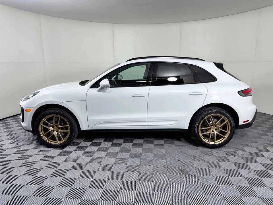 2026 Porsche Macan Electric - Image 2 of 4