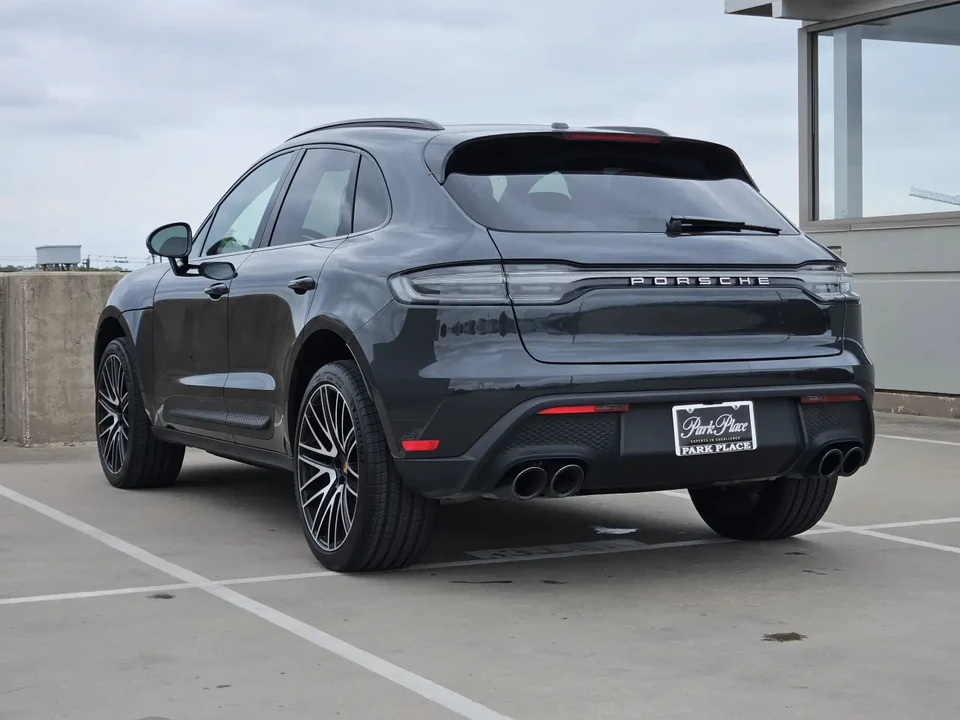 2026 Porsche Macan - Image 24 of 31