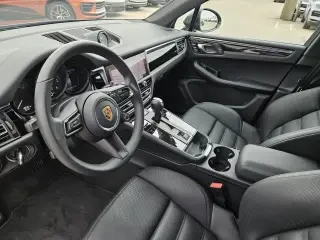 2026 Porsche Macan - Image 29 of 31