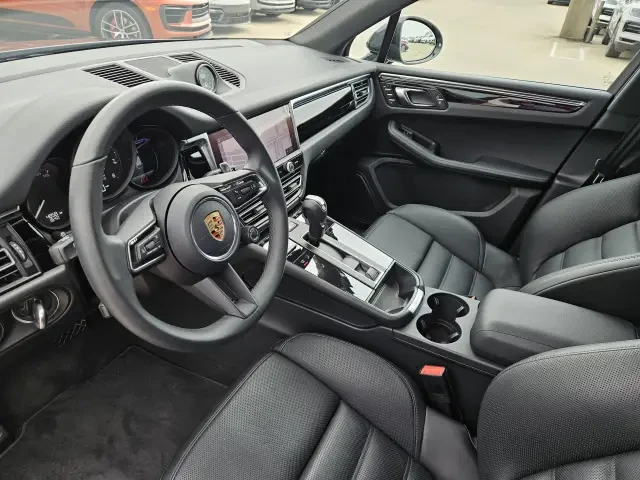 2026 Porsche Macan - Image 30 of 31