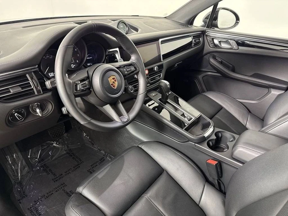2026 Porsche Macan Electric - Image 4 of 5