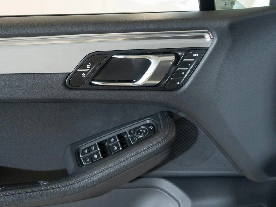 2026 Porsche Macan - Image 25 of 29