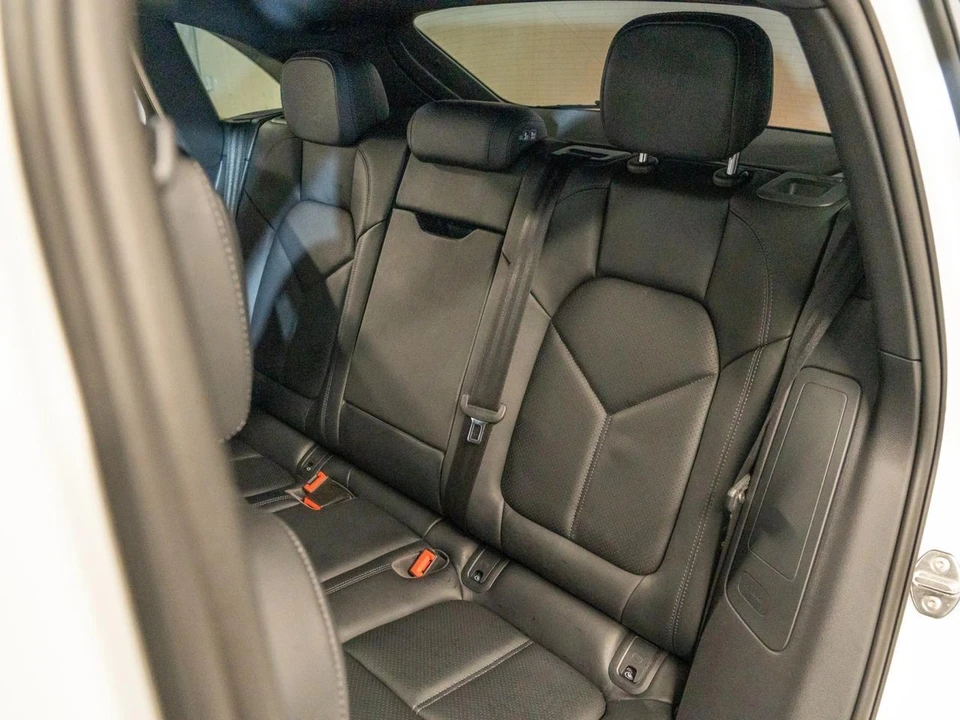2026 Porsche Macan - Image 28 of 29