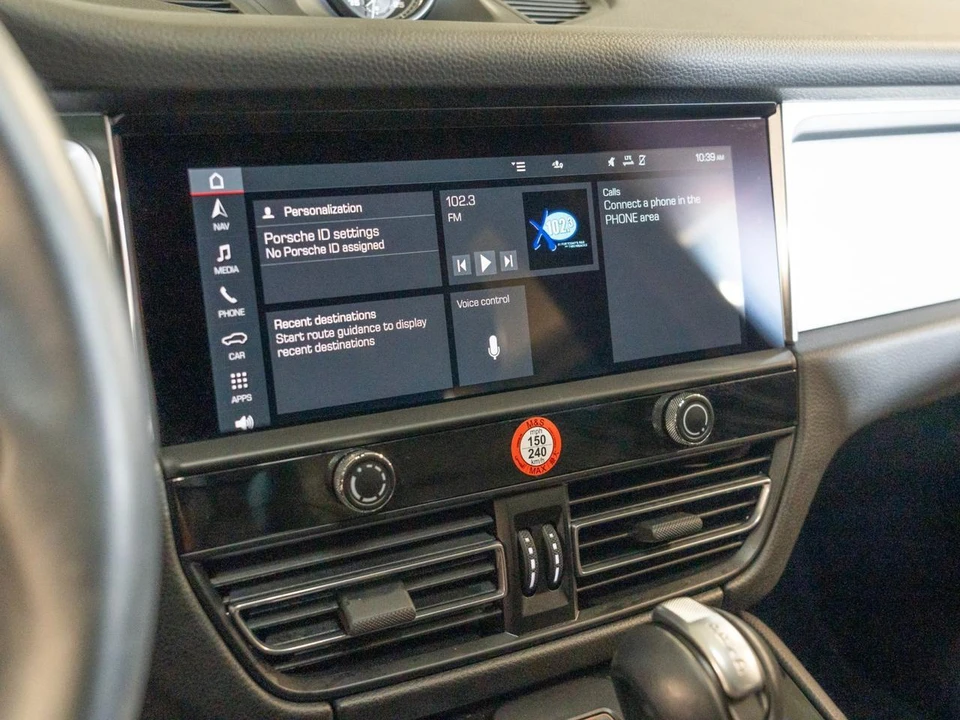 2026 Porsche Macan - Image 19 of 29