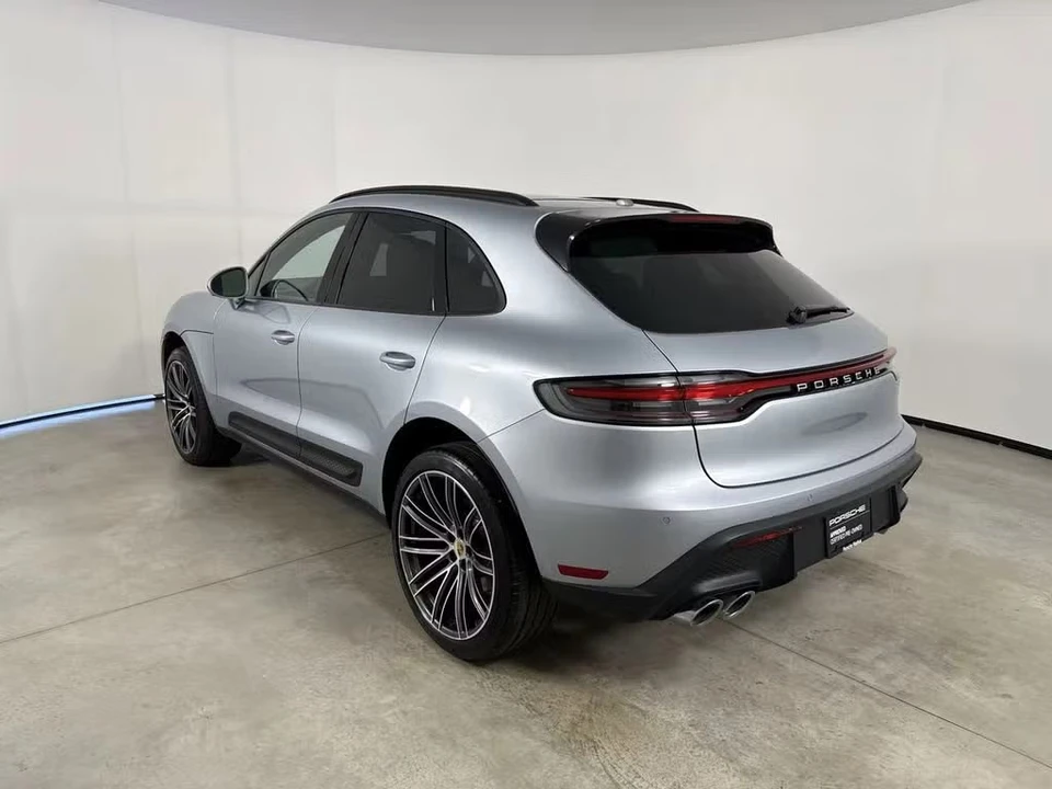 2026 Porsche Macan - Image 20 of 31