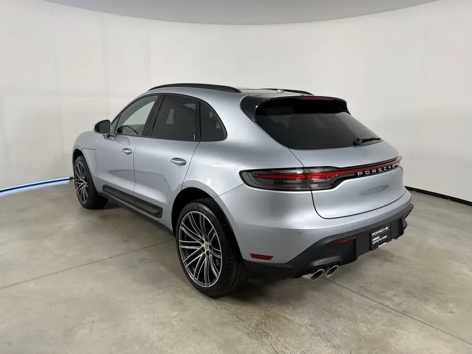 2026 Porsche Macan - Image 24 of 31