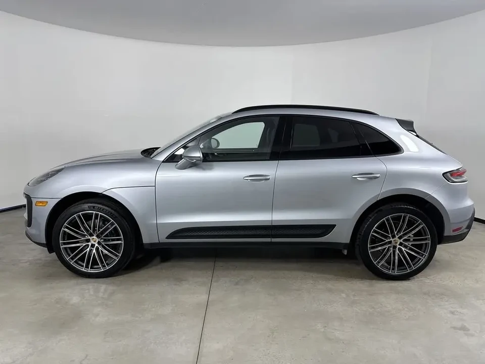 2026 Porsche Macan - Image 16 of 31