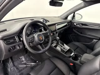 2026 Porsche Macan - Image 25 of 31