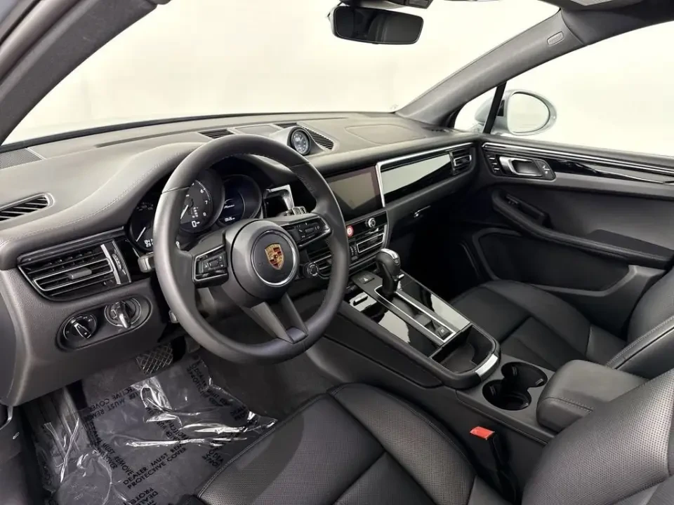 2026 Porsche Macan - Image 31 of 31
