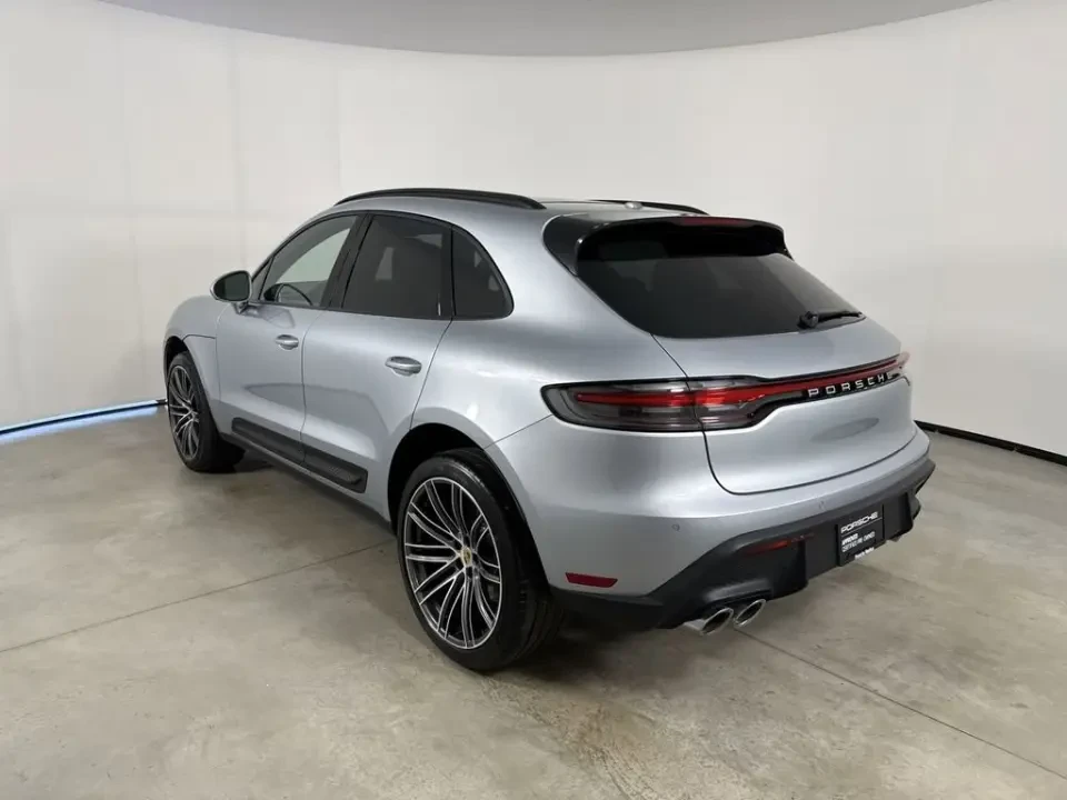 2026 Porsche Macan - Image 23 of 31