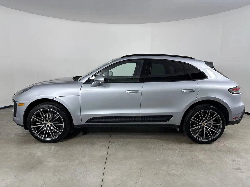 2026 Porsche Macan Electric - Image 2 of 5