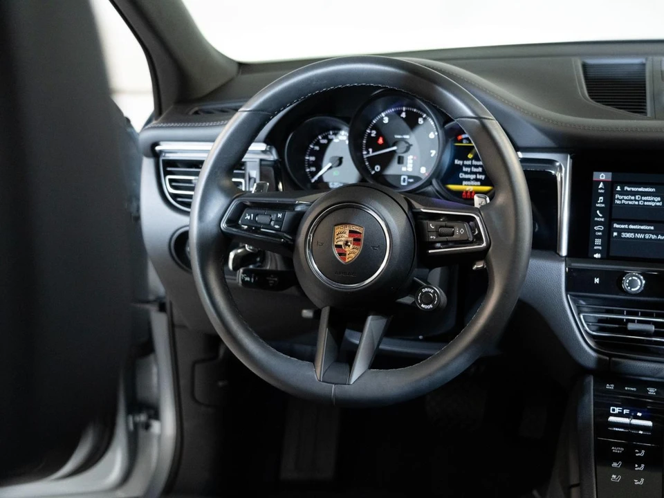 2026 Porsche Macan - Image 27 of 28