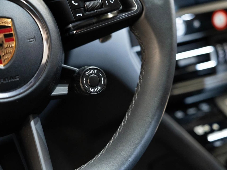 2026 Porsche Macan - Image 24 of 28