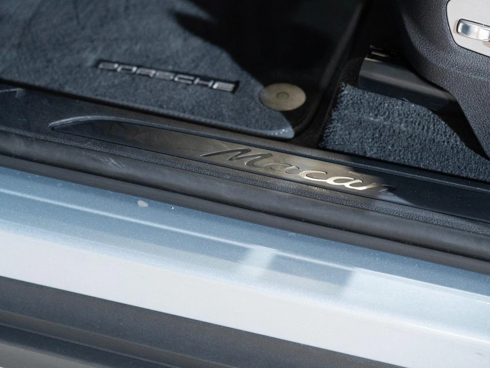 2026 Porsche Macan - Image 13 of 28