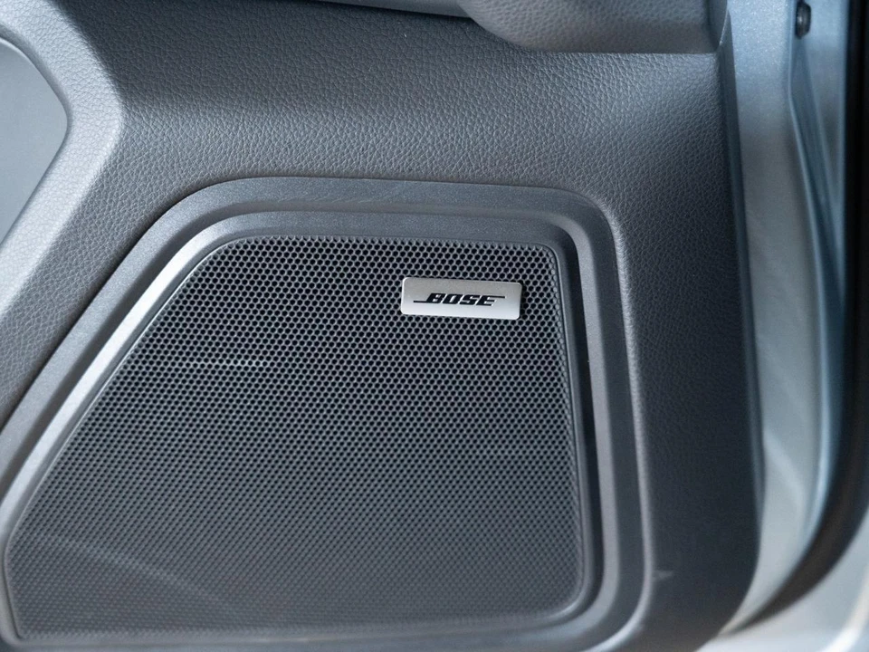 2026 Porsche Macan - Image 19 of 28