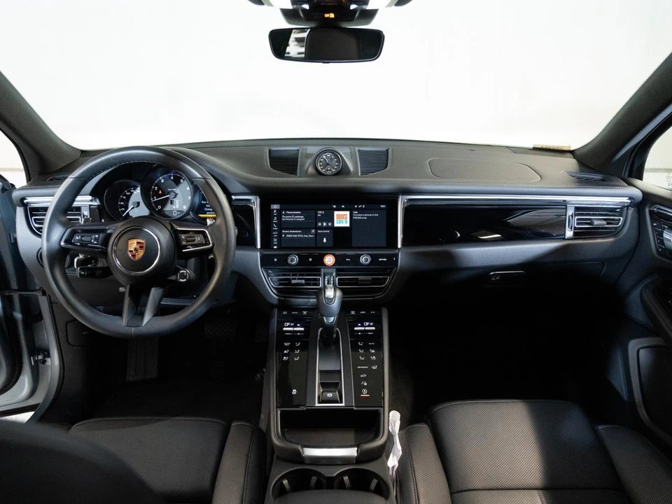 2026 Porsche Macan - Image 26 of 28