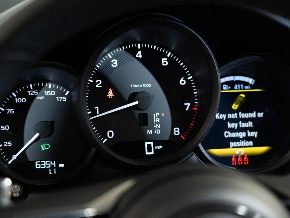 2026 Porsche Macan - Image 20 of 28