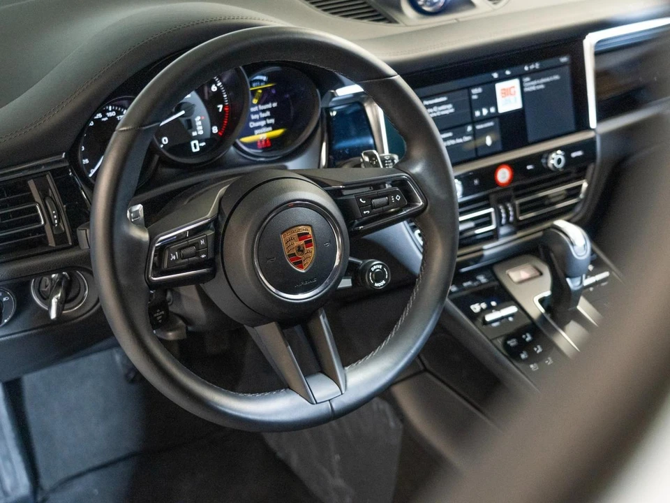 2026 Porsche Macan - Image 16 of 28
