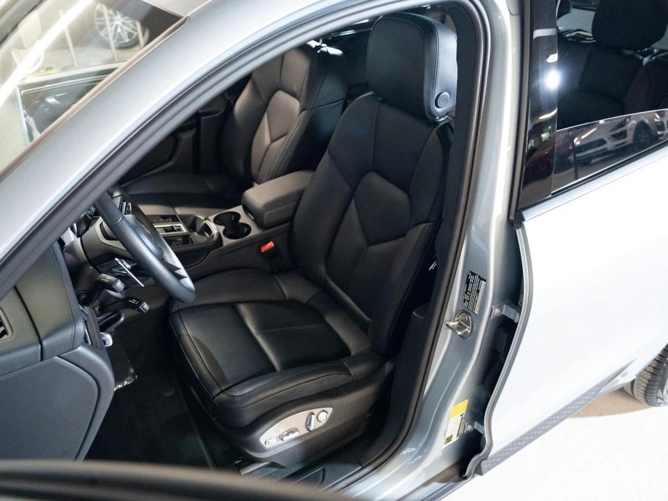 2026 Porsche Macan - Image 6 of 28