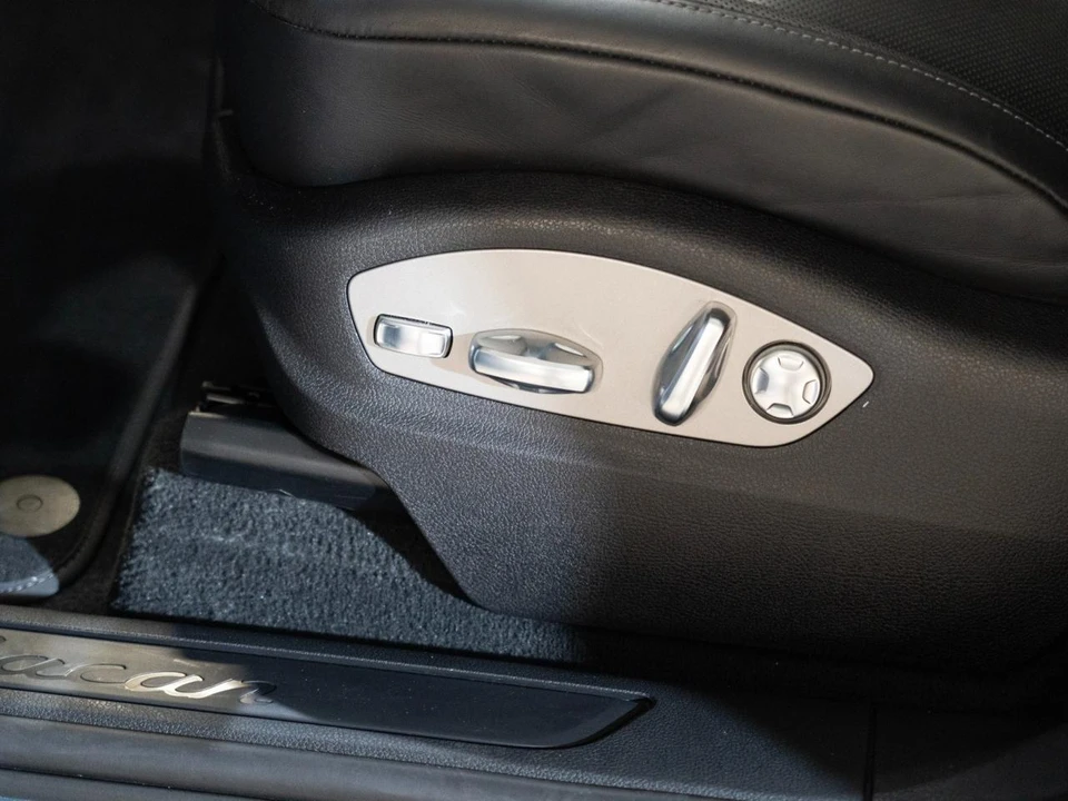 2026 Porsche Macan - Image 14 of 28
