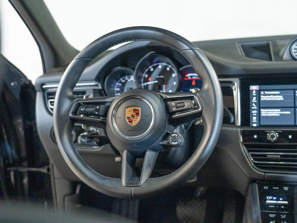 2026 Porsche Macan - Image 24 of 31