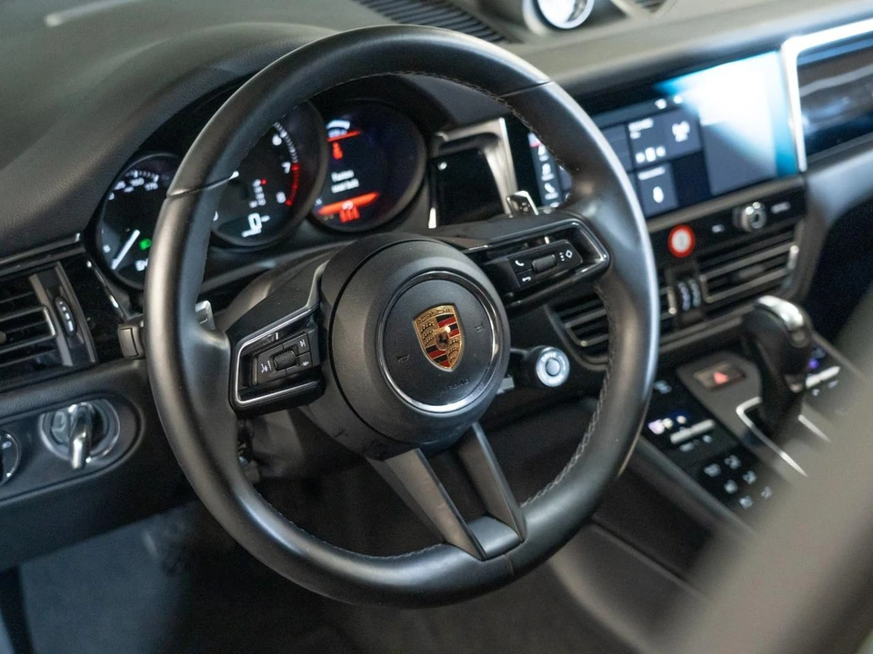 2026 Porsche Macan - Image 22 of 31