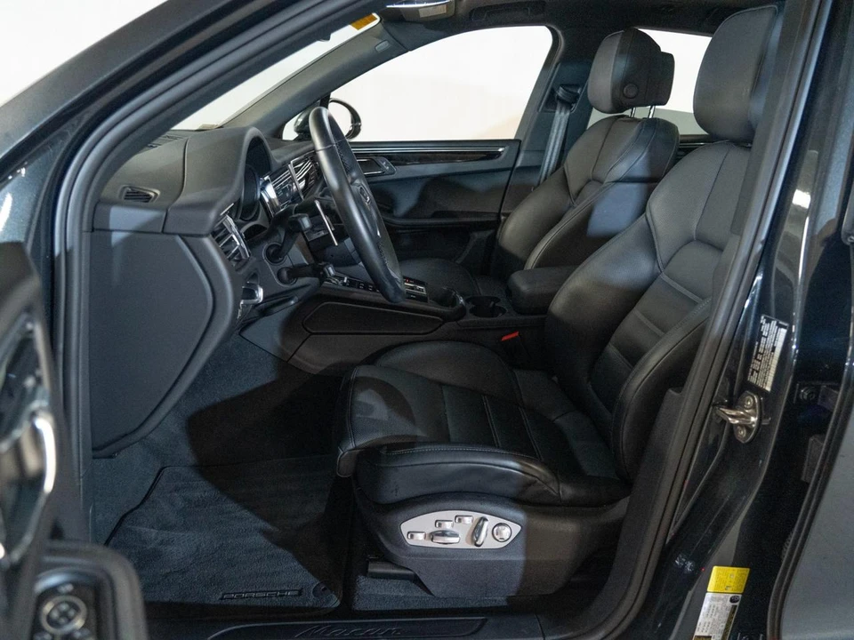 2026 Porsche Macan - Image 16 of 31