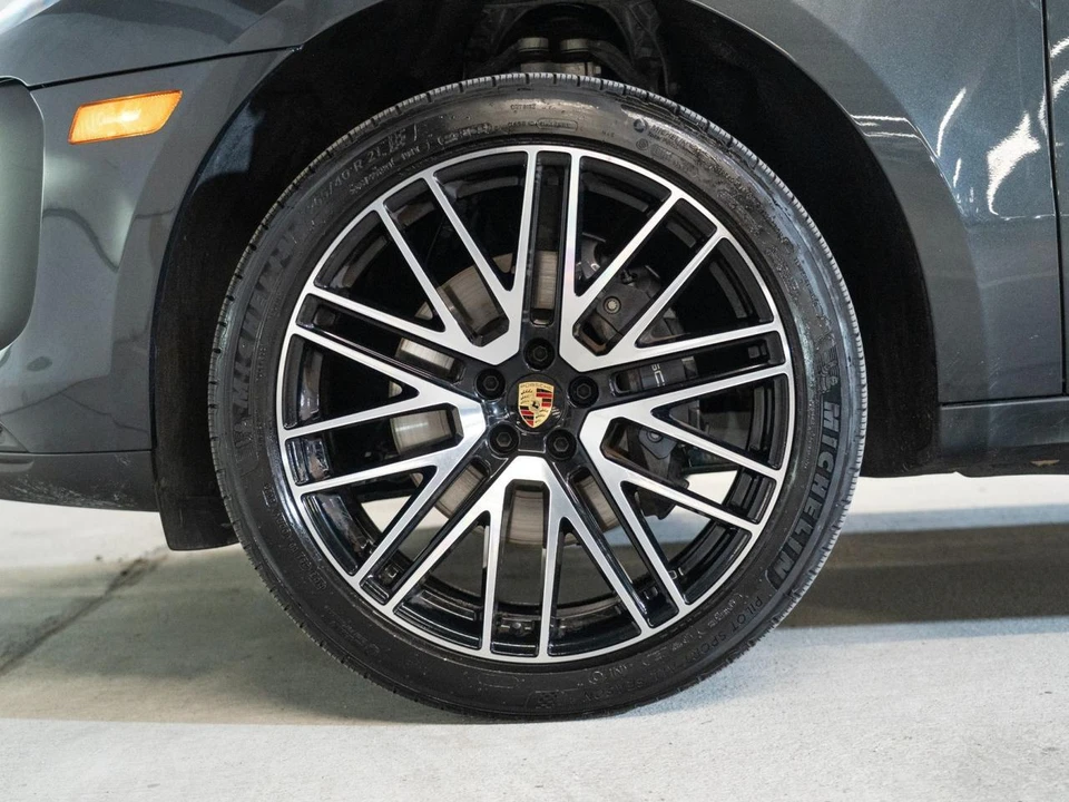 2026 Porsche Macan - Image 11 of 31