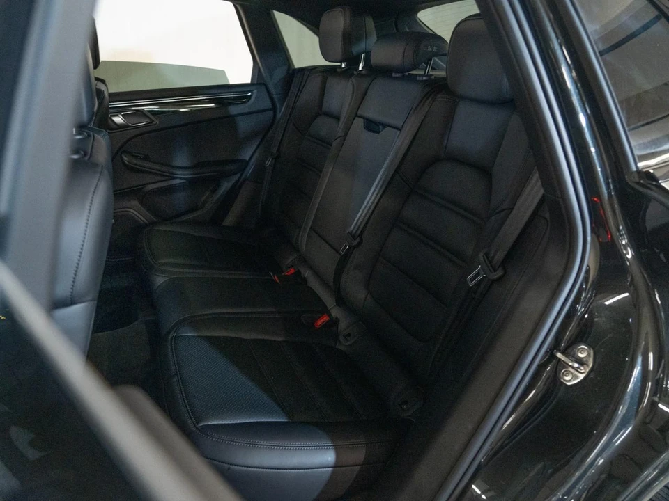 2026 Porsche Macan - Image 17 of 31