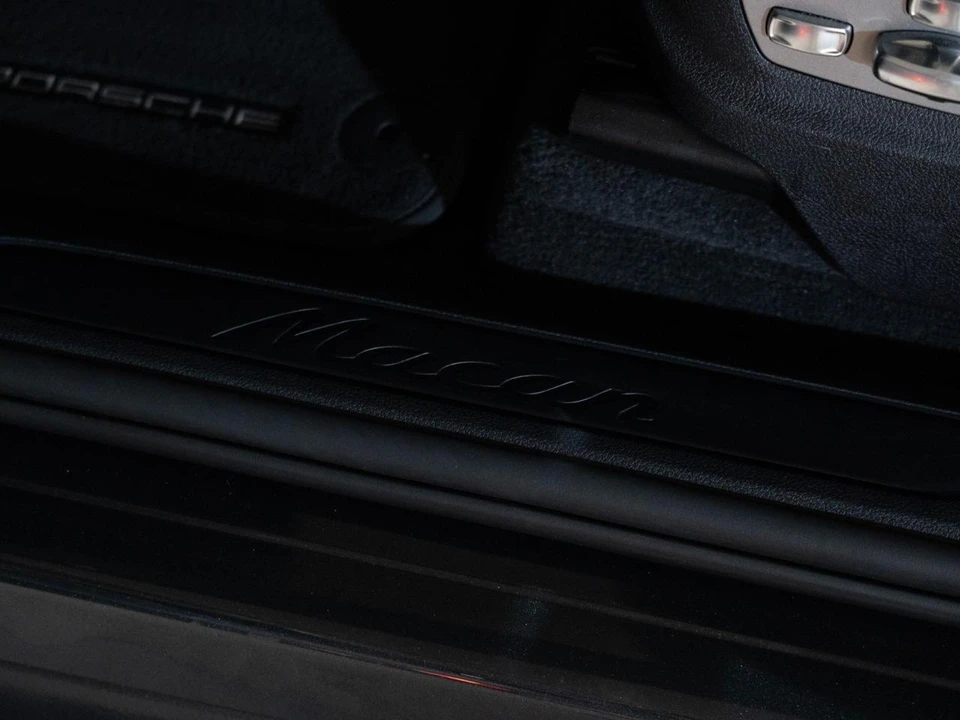 2026 Porsche Macan - Image 13 of 31