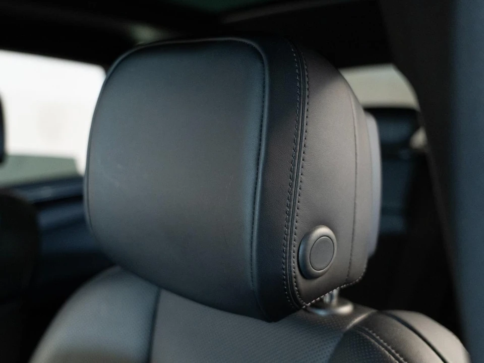 2026 Porsche Macan - Image 12 of 31