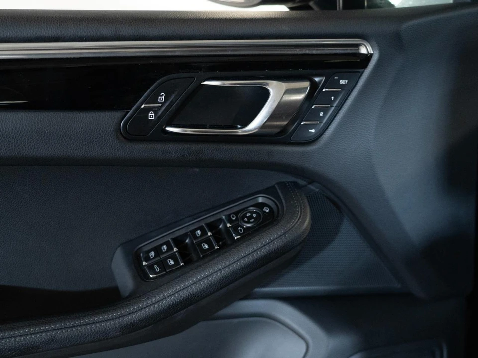 2026 Porsche Macan - Image 20 of 31