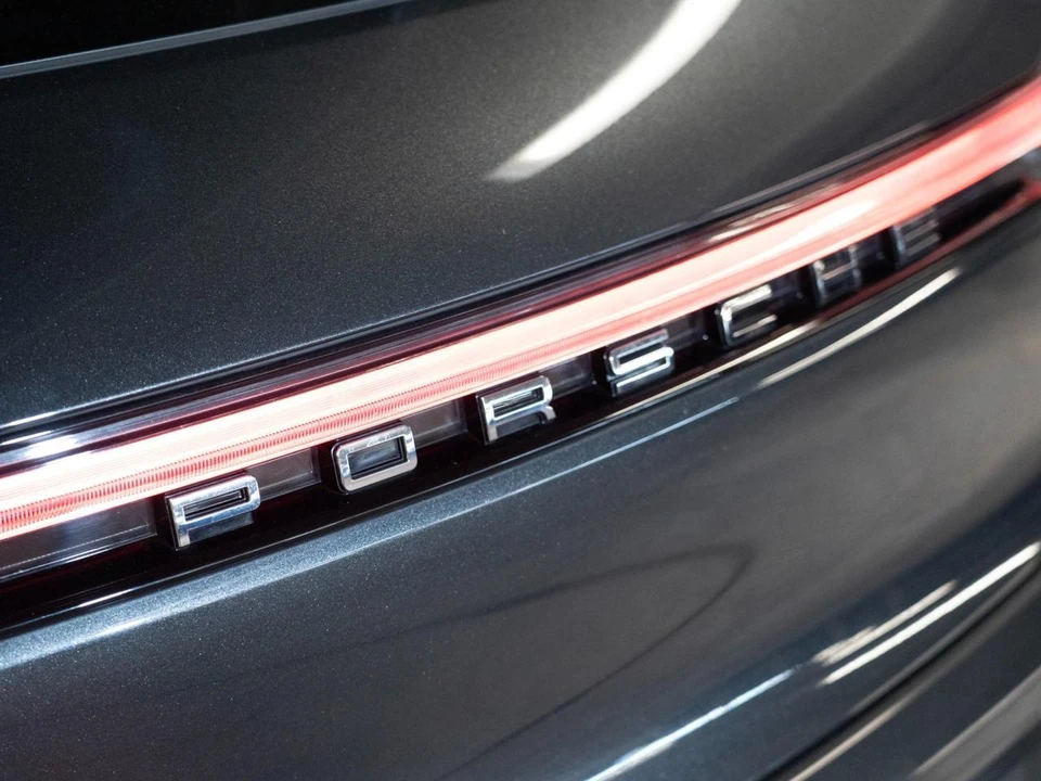 2026 Porsche Macan - Image 18 of 31