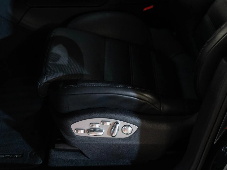 2026 Porsche Macan - Image 15 of 31
