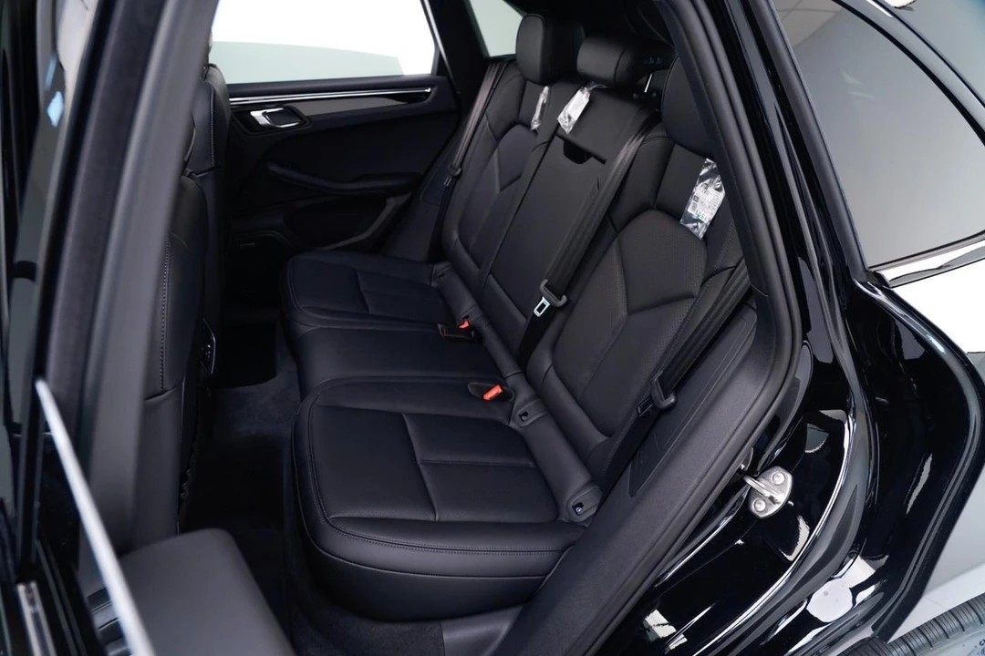 2026 Porsche Macan - Image 27 of 27