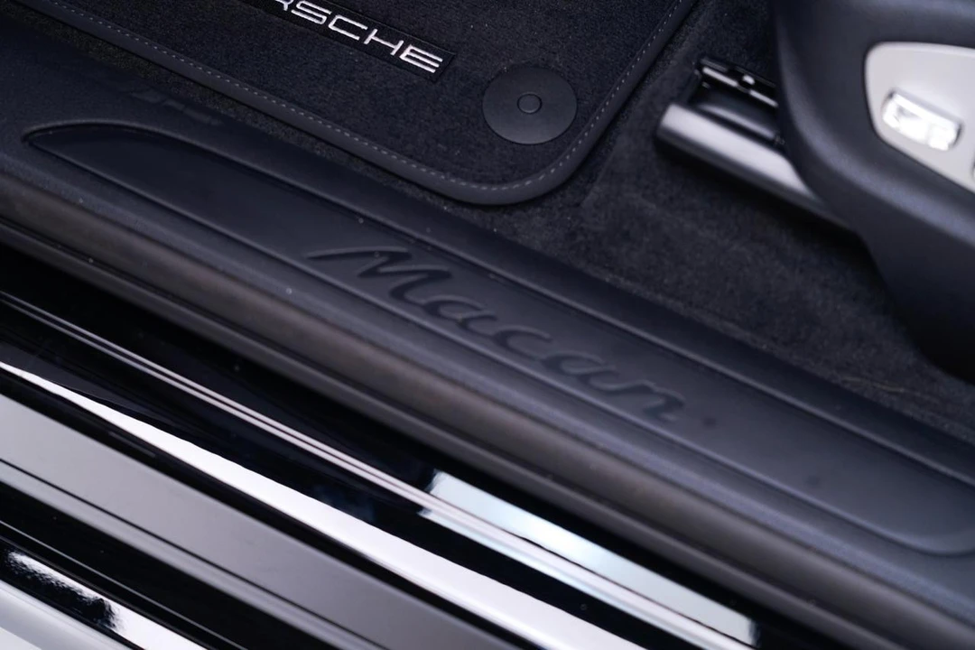 2026 Porsche Macan - Image 15 of 27