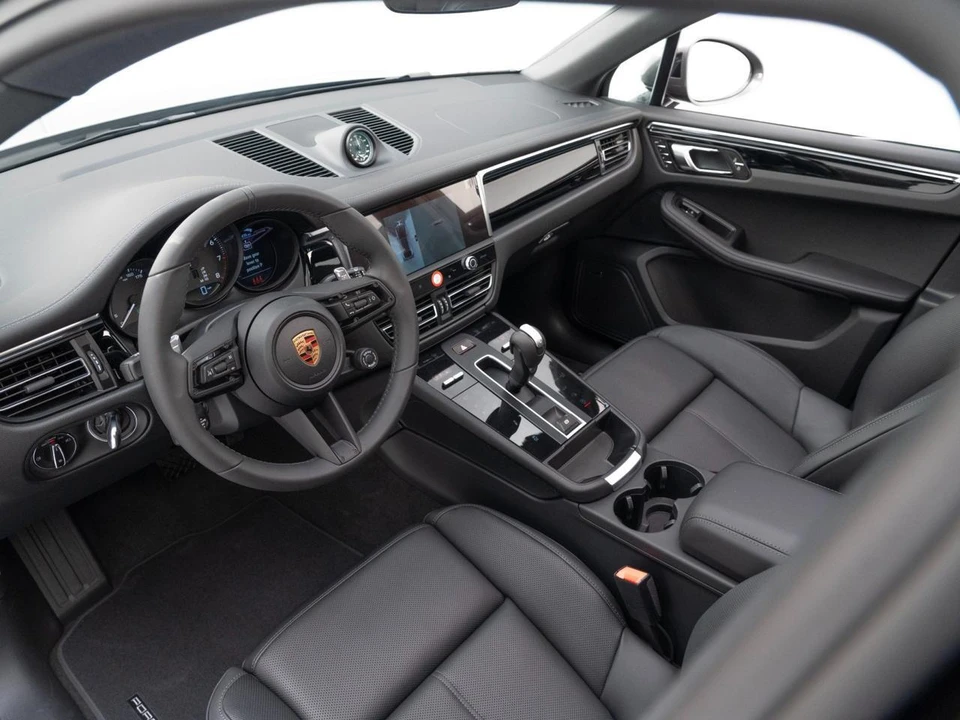 2026 Porsche Macan - Image 4 of 27
