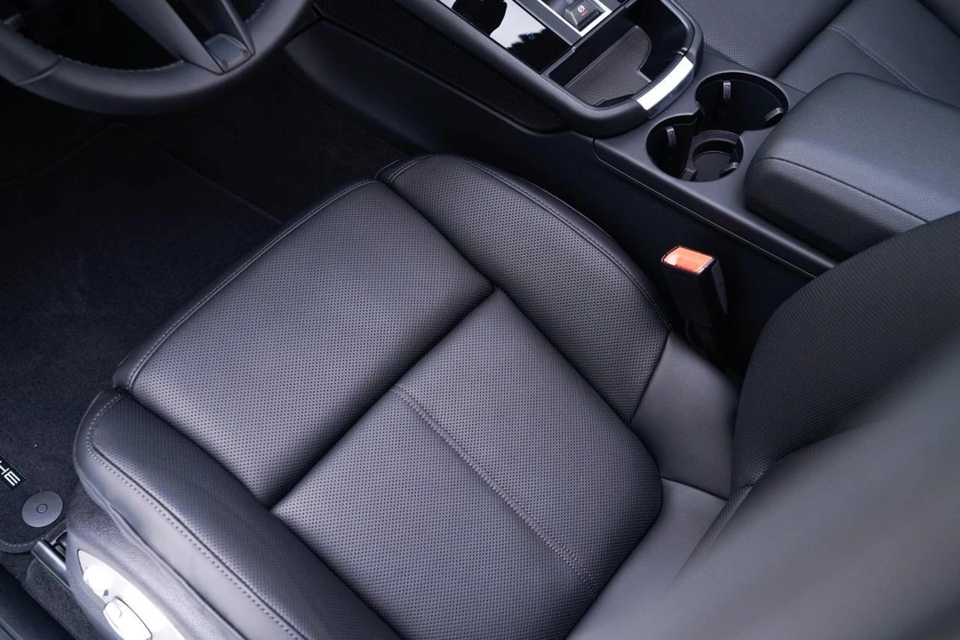 2026 Porsche Macan - Image 17 of 27