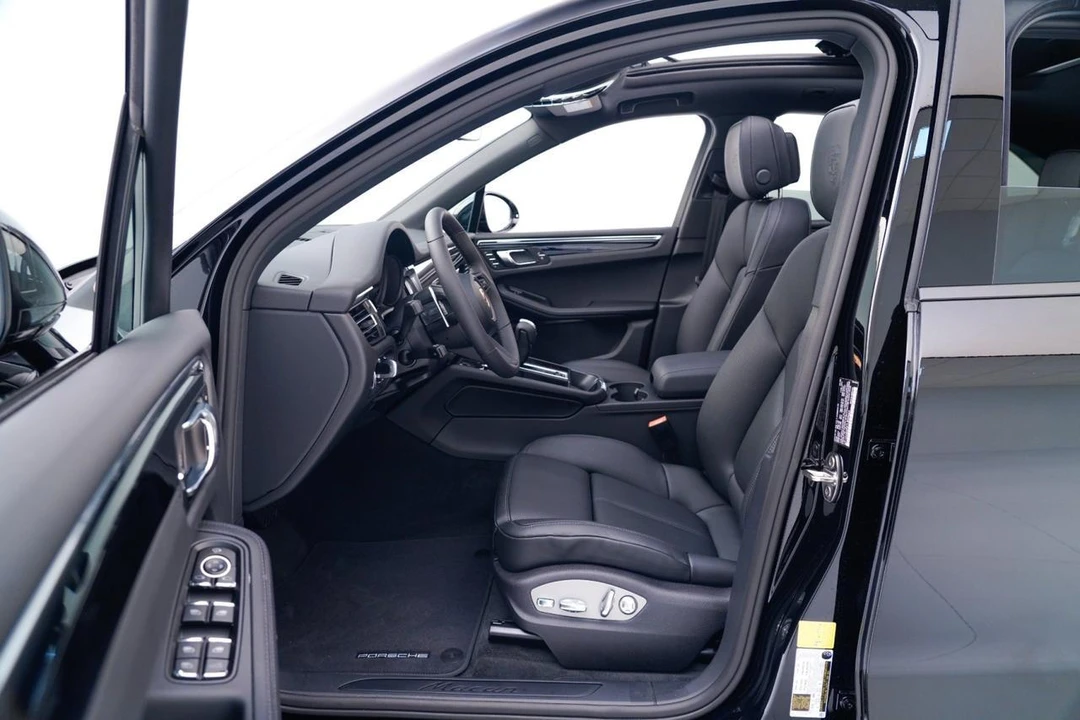 2026 Porsche Macan - Image 18 of 27